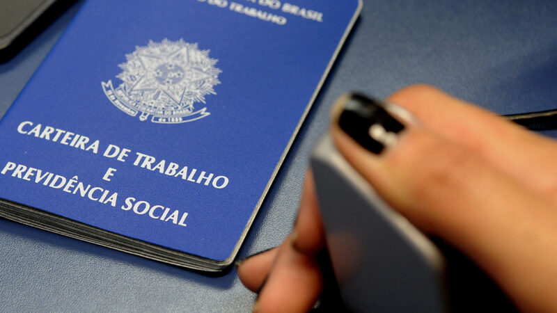 Agências do trabalhador têm 724 vagas abertas nesta quarta (26); salários chegam a R$ 3,8 mil