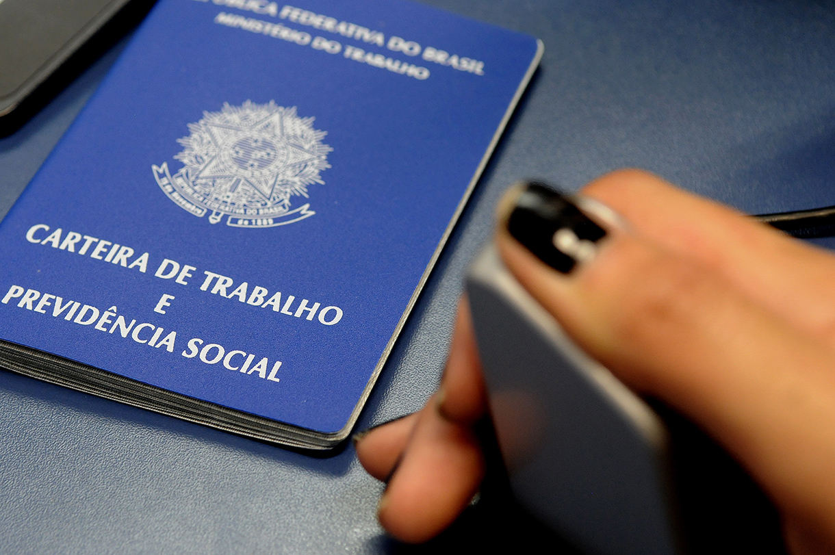 Agências do trabalhador têm 724 vagas abertas nesta quarta (26); salários chegam a R$ 3,8 mil