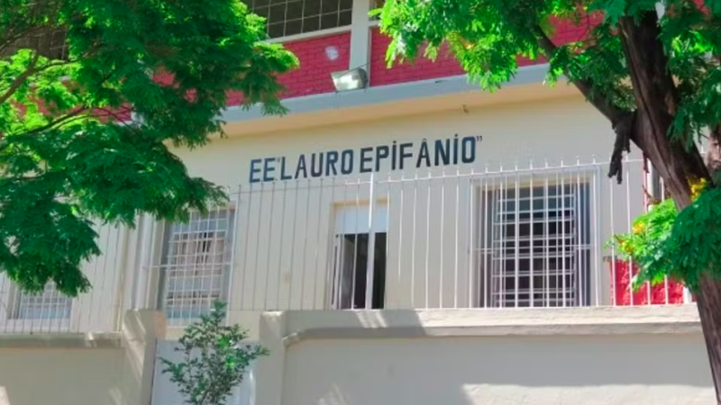 Mãe de aluno é detida após agredir professora na porta de escola em Divinópolis