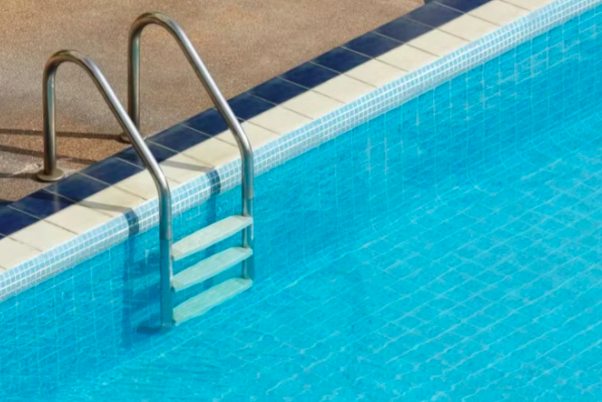 Idosa de 94 anos é encontrada morta em piscina no DF
