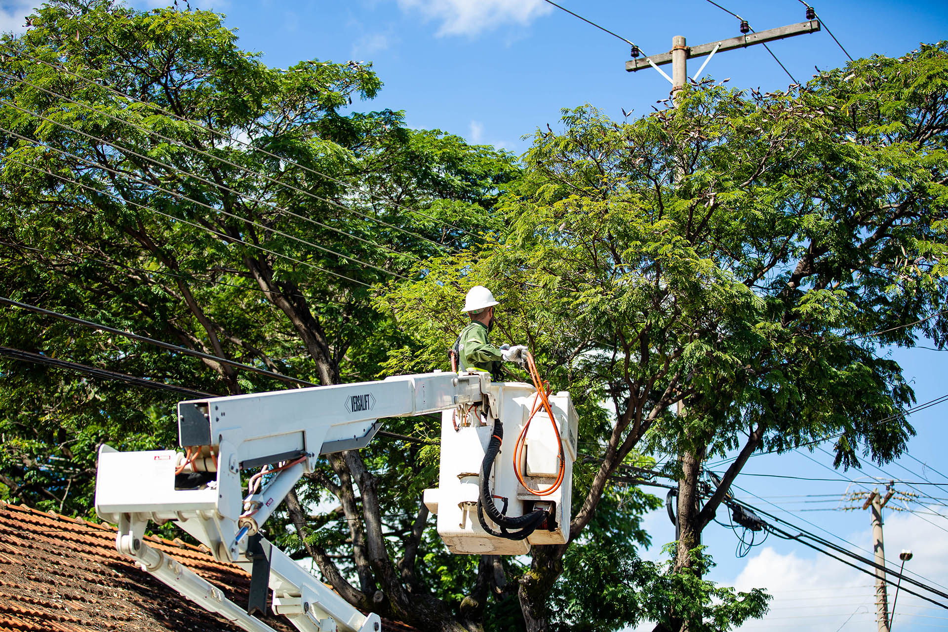 Modernização da rede deixa áreas do Paranoá, Riacho Fundo e Recanto das Emas sem energia nesta terça (25)