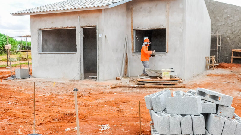Programa concederá até R$ 15 mil a desabrigados para compra de material de construção