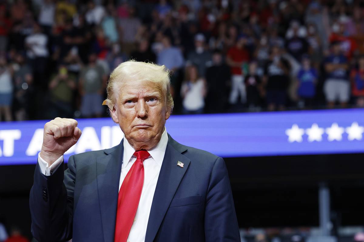 “Tiro no pé” de Donald Trump? Qual é o risco de uma recessão nos EUA