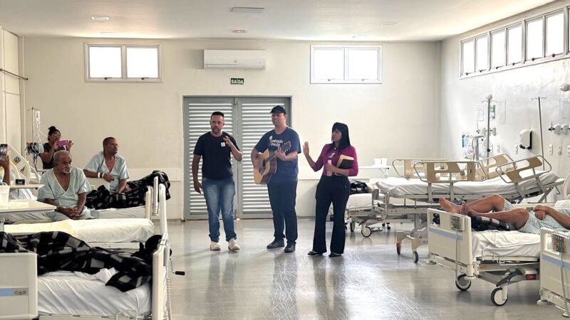Música e fé levam esperança aos pacientes do Hospital Cidade do Sol