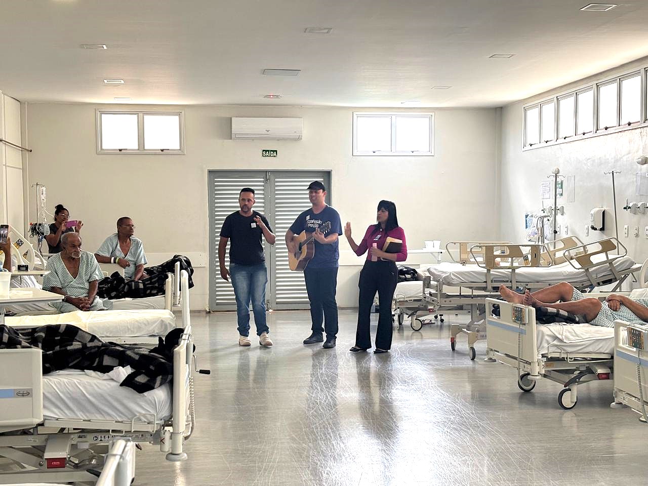 Música e fé levam esperança aos pacientes do Hospital Cidade do Sol