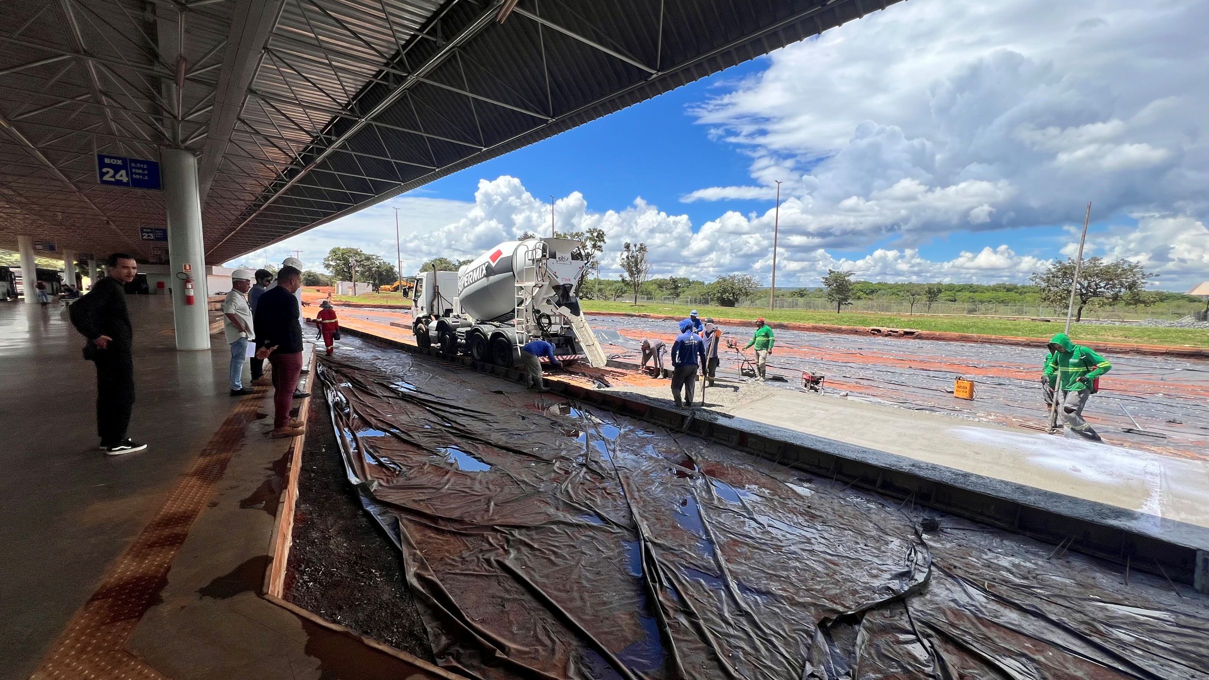 Estação da Asa Sul tem obras para novo pavimento de concreto