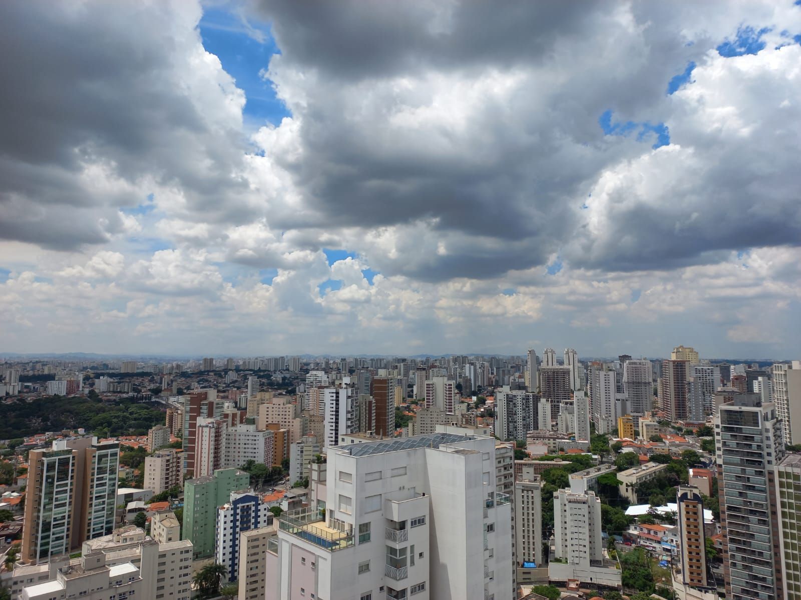 Verão foi marcado por recordes de calor e temporais severos pelo Brasil