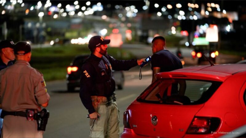 PRF prende 26 motoristas embriagados durante operação no Entorno