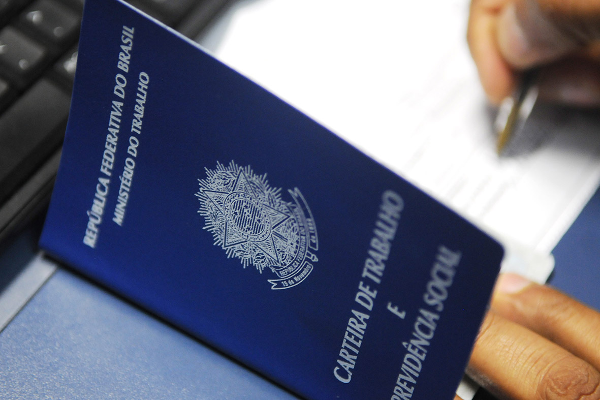 Agências do trabalhador têm quase mil vagas de emprego nesta quarta-feira (16)
