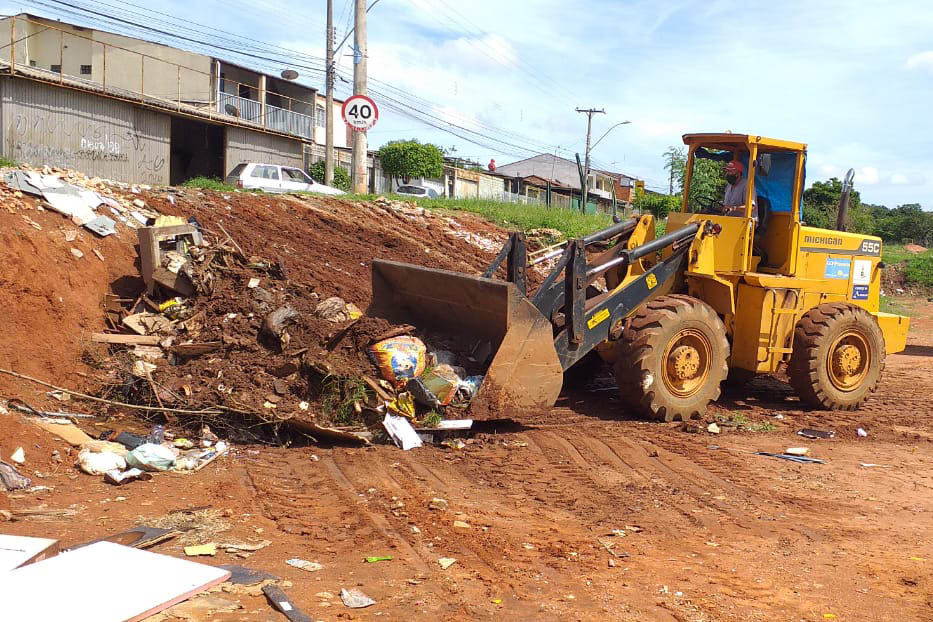 Mutirão de limpeza recolhe quase 2 toneladas de entulho em três regiões do DF