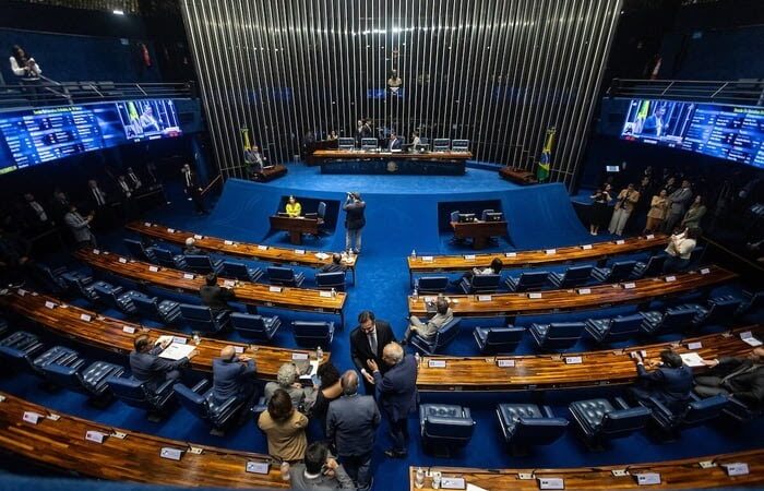 Proposta de aumentar deputados enfrenta resistência no Senado