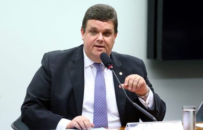 Ministro da Previdência vai ao Senado explicar reembolso a aposentados do INSS