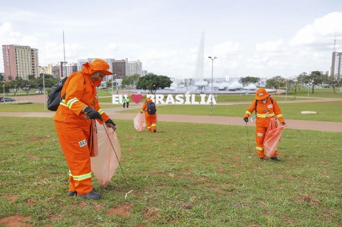 Dia do Gari convida população a refletir sobre hábitos de consumo e descarte de lixo