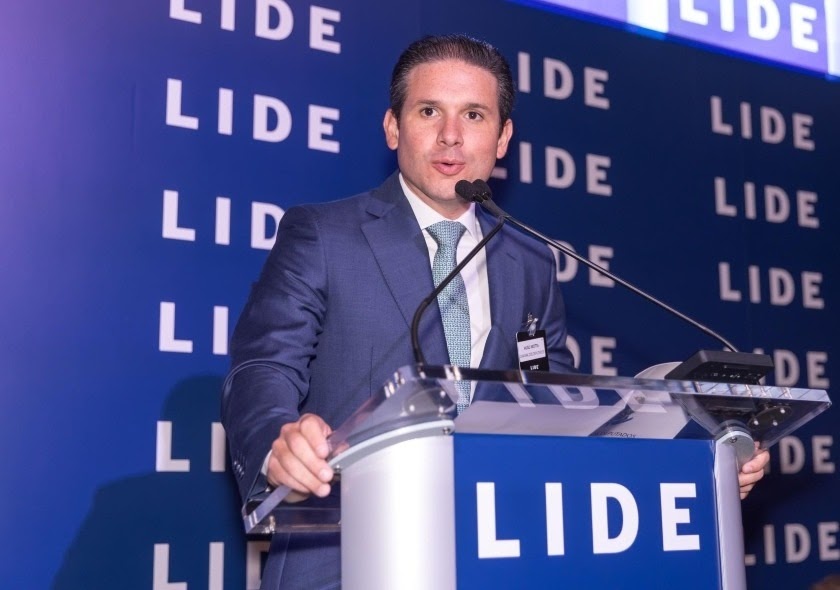 Hugo Motta defende revisão de isenções fiscais e eficiência estatal como caminhos para reduzir juros