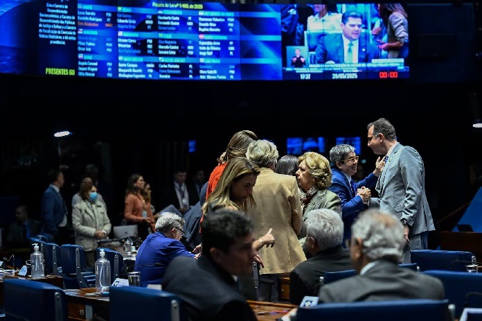 Senado aprova reajuste a salários de servidores públicos; impacto é R$ 17,9 bilhões em 2025