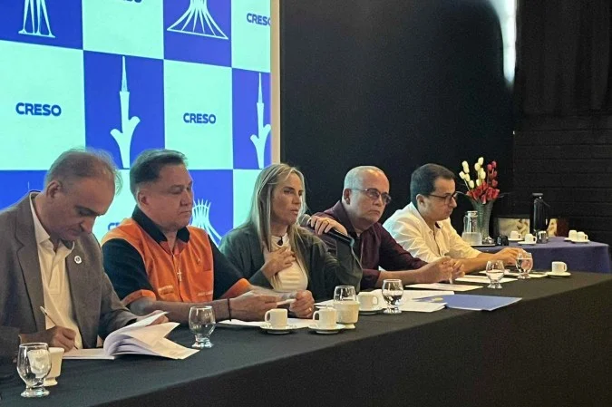 Em reunião com Celina, gestores de escolas públicas cobram investimento