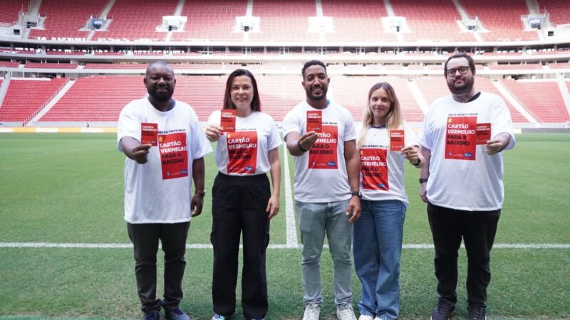 ‘Cartão Vermelho para o Racismo’ volta a campo e reforça combate à discriminação no futebol