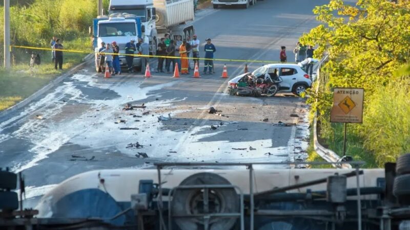 Tragédia na DF-150: Caminhão tomba, pega fogo e deixa um morto e três feridos na Fercal