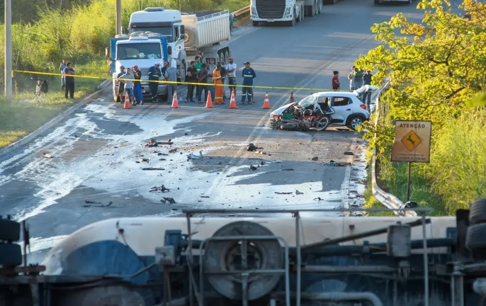 Tragédia na DF-150: Caminhão tomba, pega fogo e deixa um morto e três feridos na Fercal