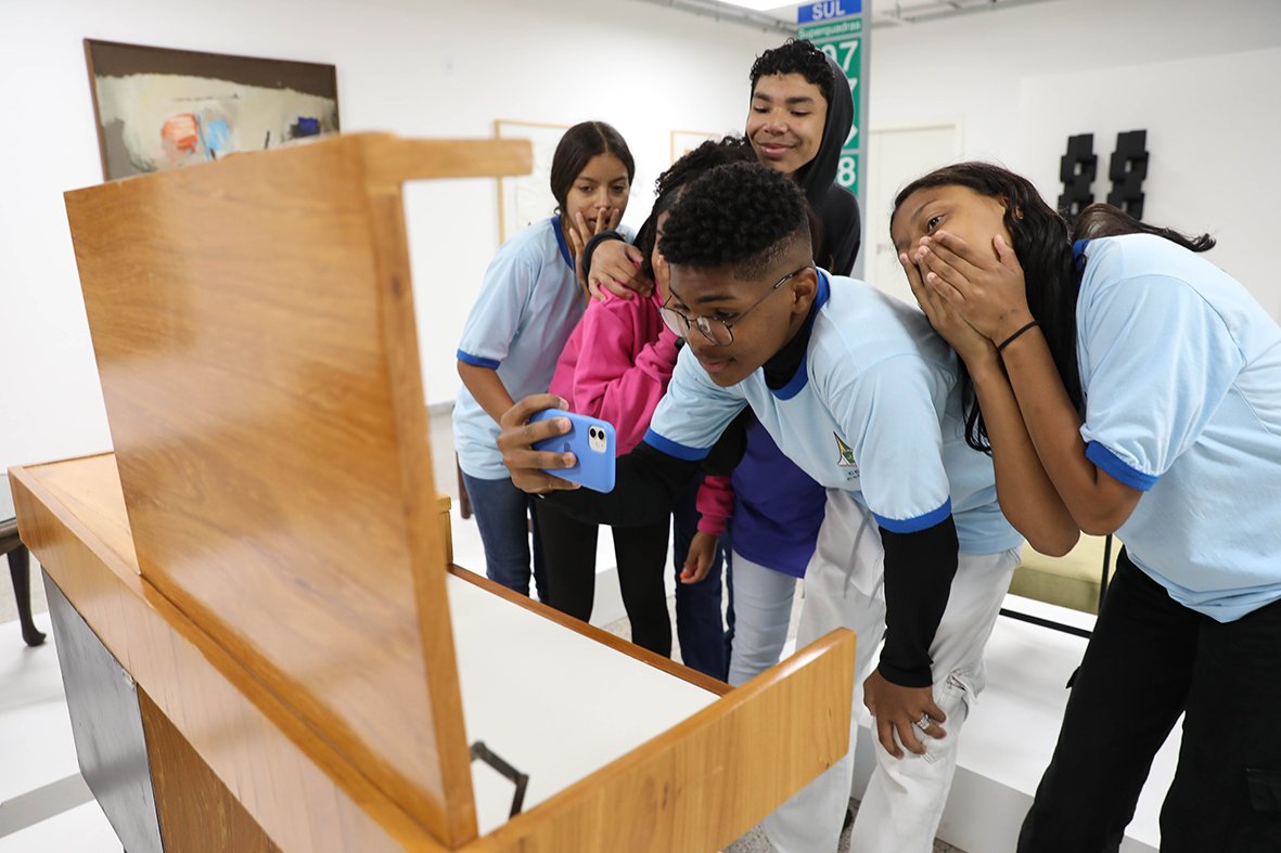 Museu de Arte de Brasília promove oficina de geometria para estudantes de Ceilândia