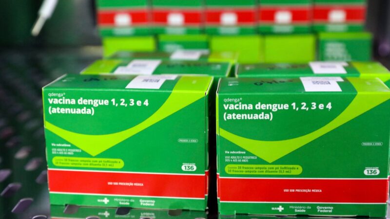 Mais de 163 mil crianças e adolescentes já se vacinaram contra a dengue no DF