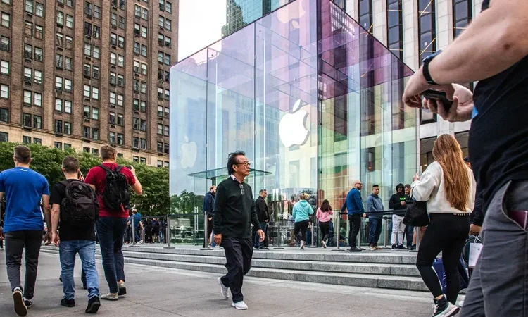 Tarifas de Trump: saiba quanto pode custar um iPhone fabricado nos Estados Unidos