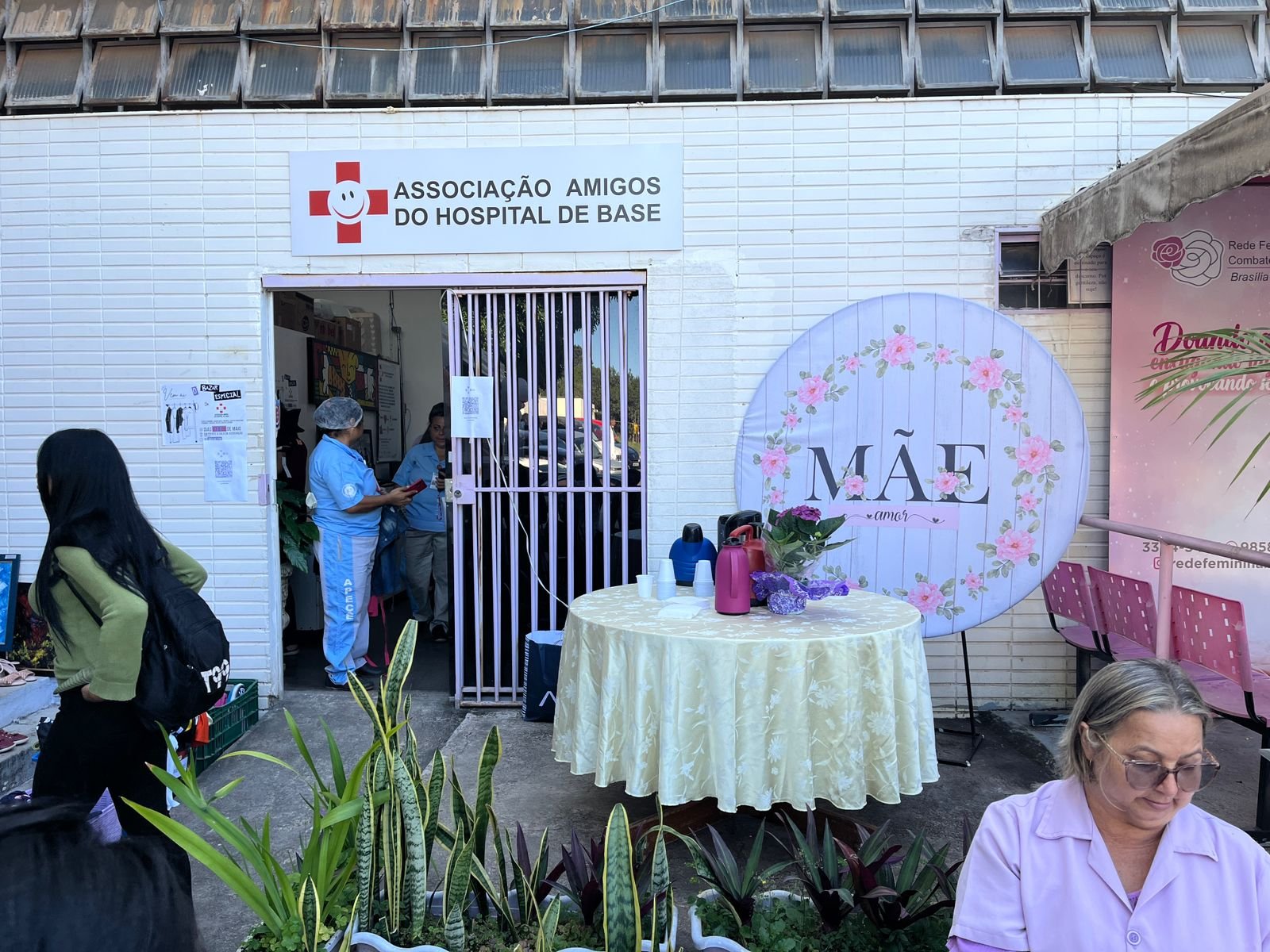 Bazar especial de Dia das Mães reúne solidariedade e carinho no Hospital de Base