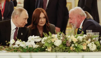 Lula se encontra com Putin na véspera do Dia da Vitória na Rússia