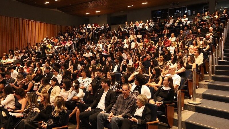 Egressos dos Programas de Residência em Áreas Profissionais da Saúde participam de solenidade de formatura