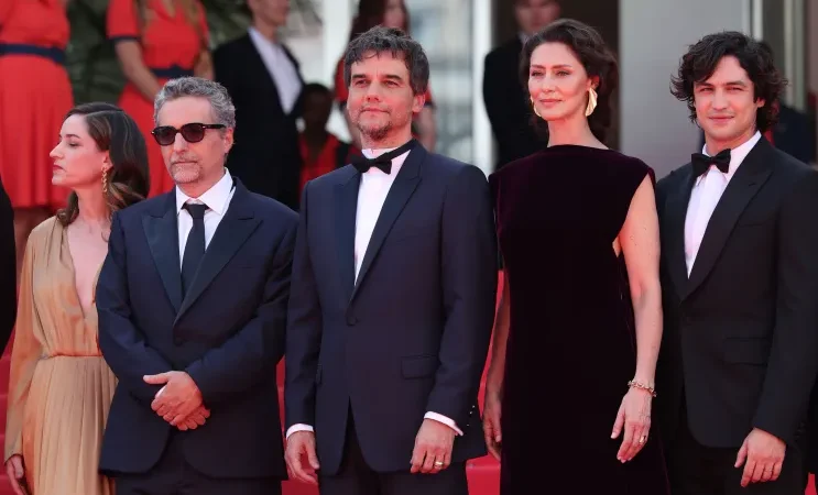 “O Agente Secreto”: filme brasileiro é ovacionado por 13 minutos em Cannes