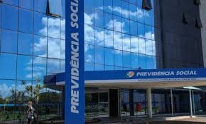 INSS é condenado a indenizar aposentada e governo teme efeito-cascata
