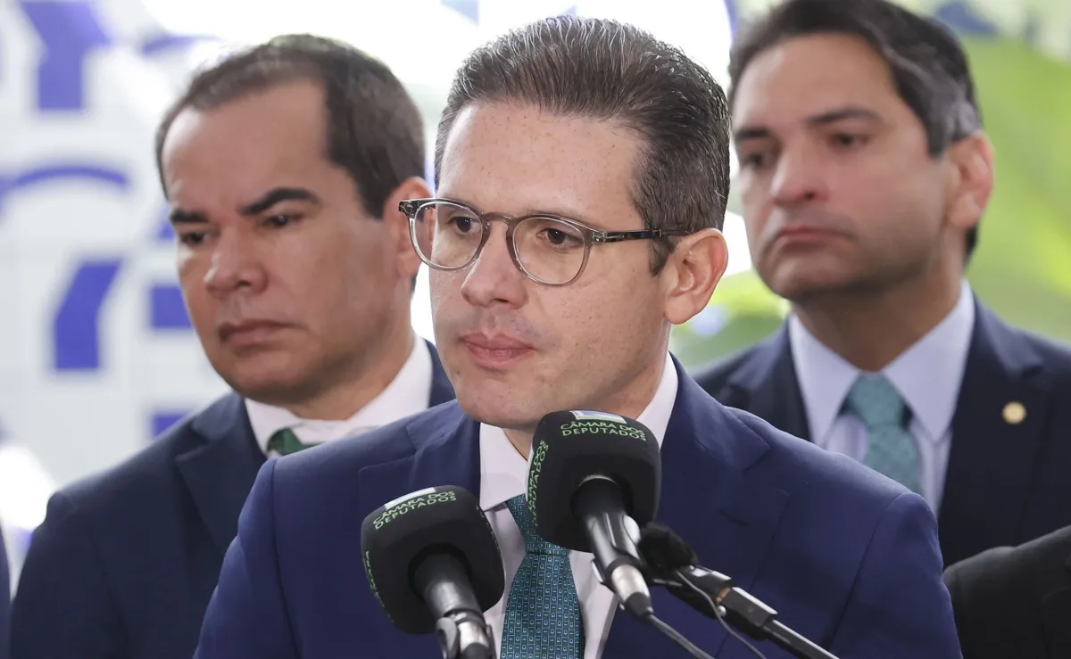 Dizer que as coisas não andam por causa de emenda não é verdade, diz Hugo