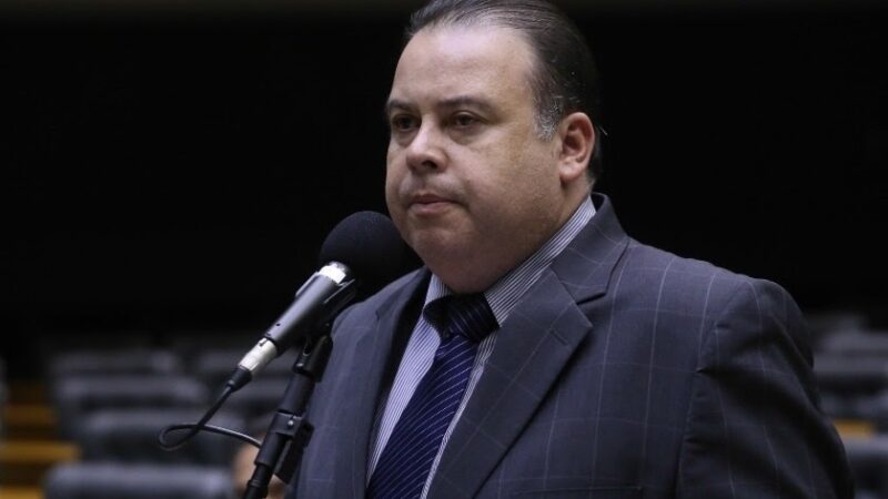 Deputado Julio Cesar Ribeiro propõe projeto que criminaliza conteúdos sexuais com bonecos “bebês reborn