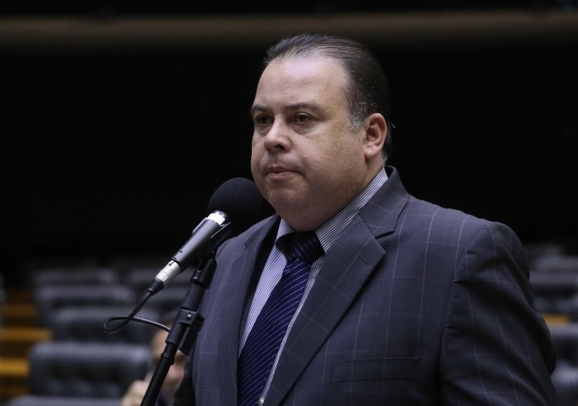 Deputado Julio Cesar Ribeiro propõe projeto que criminaliza conteúdos sexuais com bonecos “bebês reborn