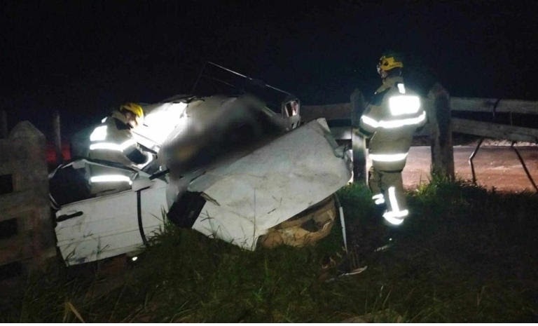 Passageiro morre em capotamento de carro no Sul de Minas
