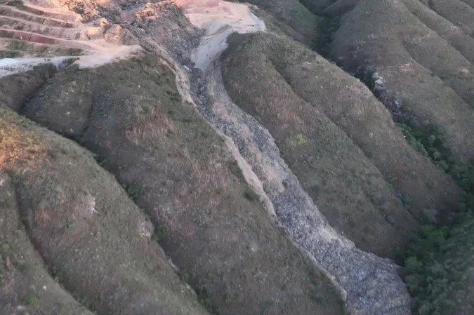 Rios de Goiáis têm indícidios de contaminação após desabamento de aterro