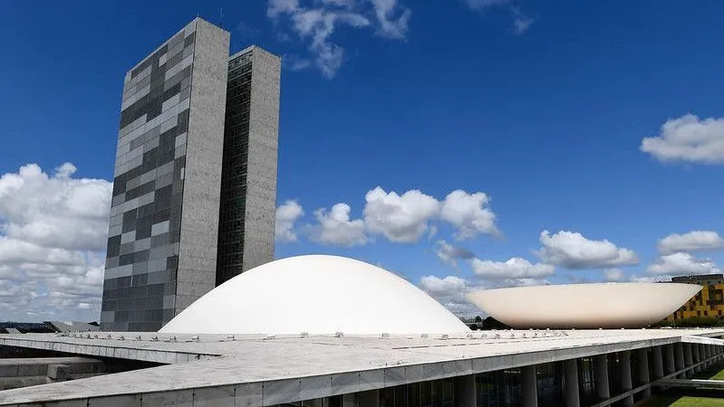 Comissão aprova projeto para agilizar localização de celular em sequestro