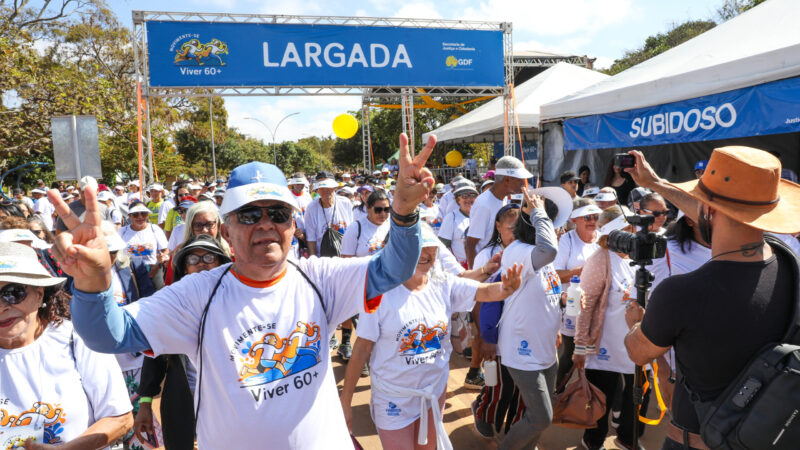 Caminhada ‘Movimente-se: Viver 60+’ leva ações de bem-estar e valorização da pessoa idosa ao Eixão do Lazer