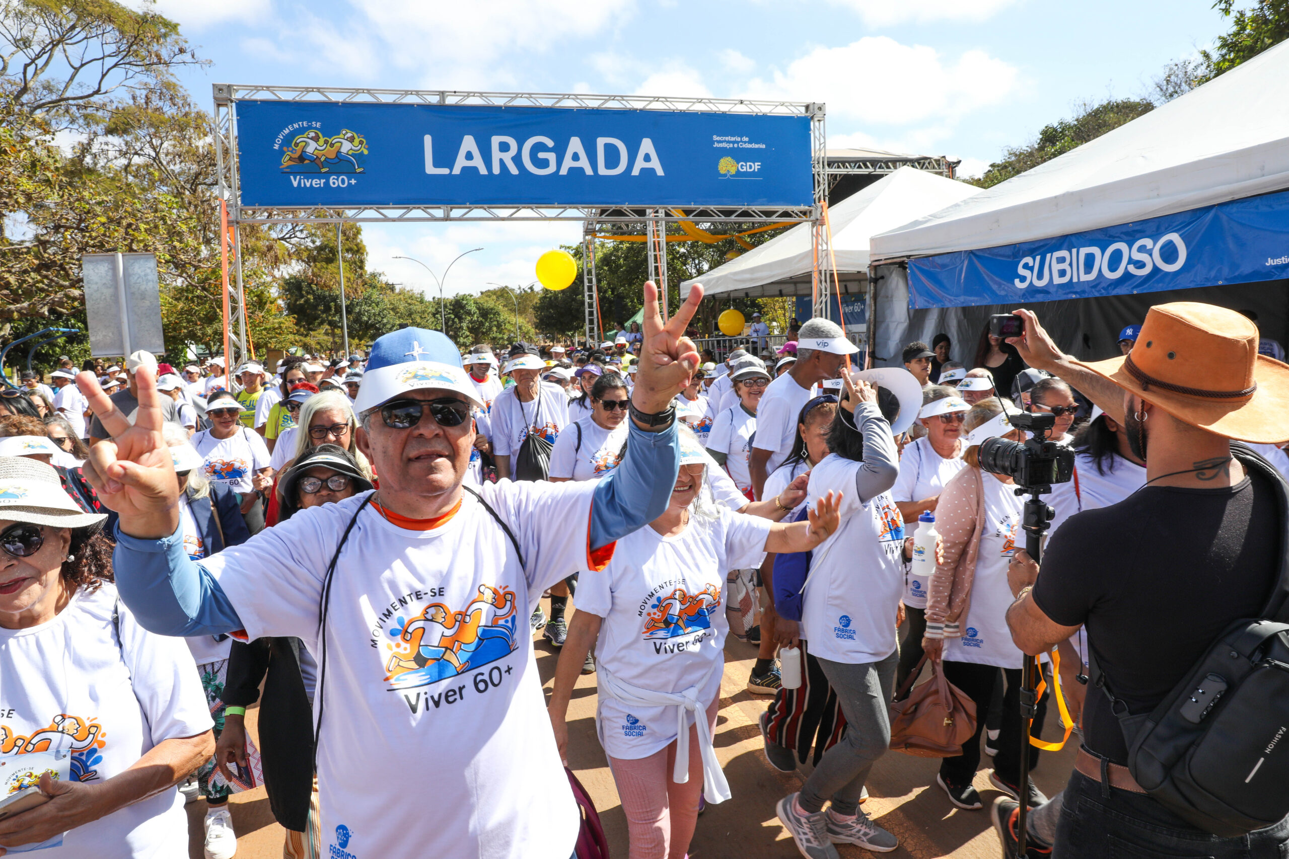 Caminhada ‘Movimente-se: Viver 60+’ leva ações de bem-estar e valorização da pessoa idosa ao Eixão do Lazer