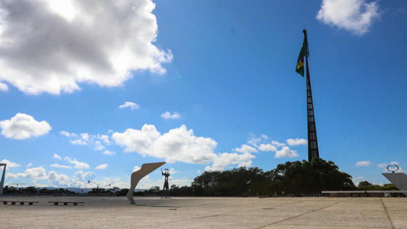Publicado edital para contratar serviços de manutenção do sistema de hasteamento da Bandeira Nacional