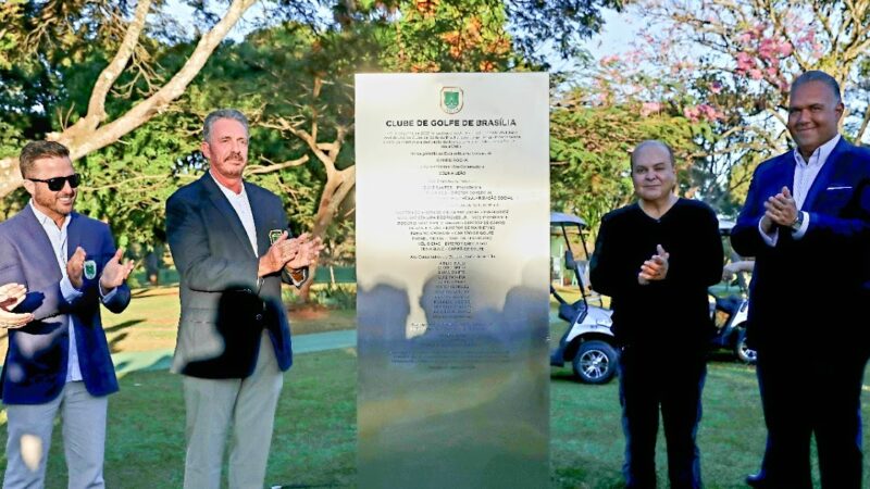 Clube de Golfe de Brasília recebe concessão do terreno e homenageia o governador Ibaneis Rocha