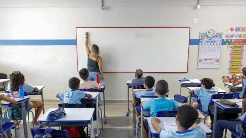 GDF valoriza magistério com reajustes salariais, benefícios e novas nomeações