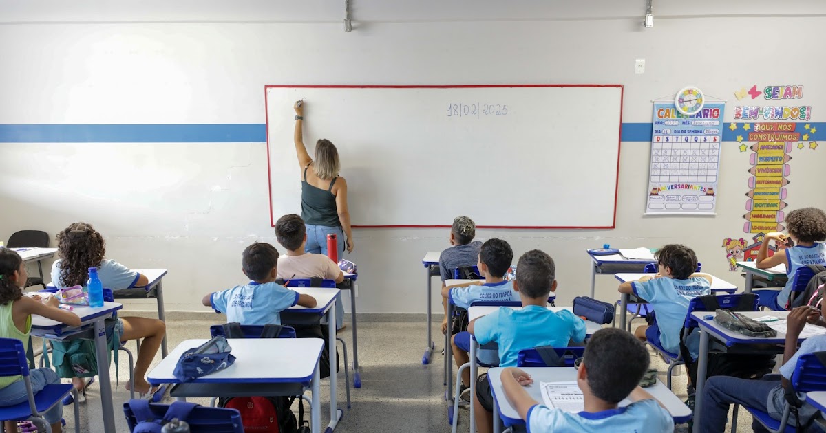 GDF valoriza magistério com reajustes salariais, benefícios e novas nomeações