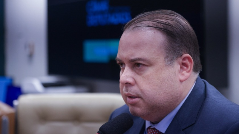 Comissão de Comunicação aprova projeto que proíbe criação de imagens pornográficas falsas feitas por IA