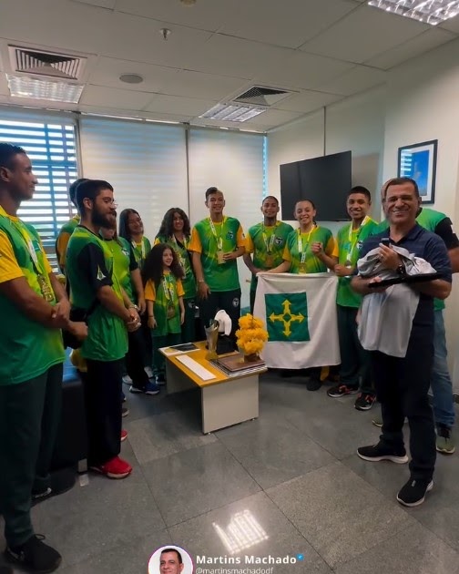Atletas de kickboxing visitam gabinete do deputado Martins Machado para agradecer apoio