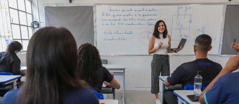 Governo de Minas Gerais nomeia 278 novos servidores para reforçar a rede estadual de educação