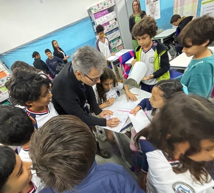 Zema celebra investimentos na educação em visita a Águas Vermelhas, no Norte de Minas