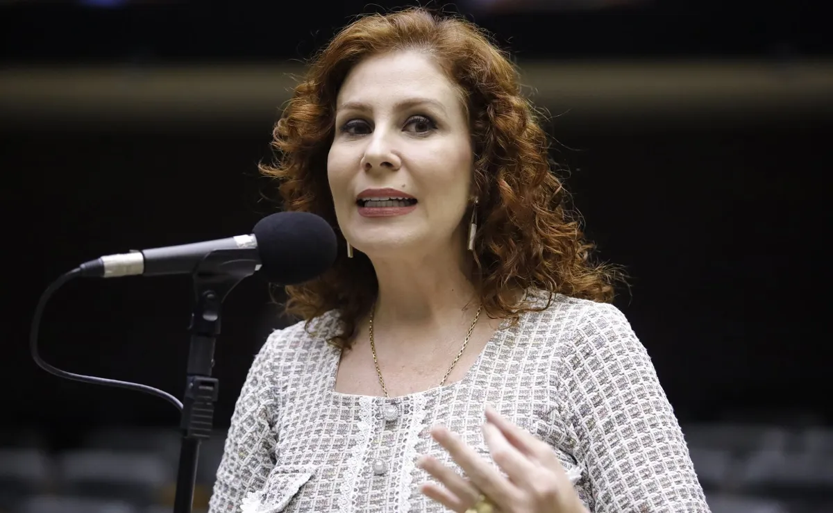 PF pede inclusão de Carla Zambelli em lista da Interpol