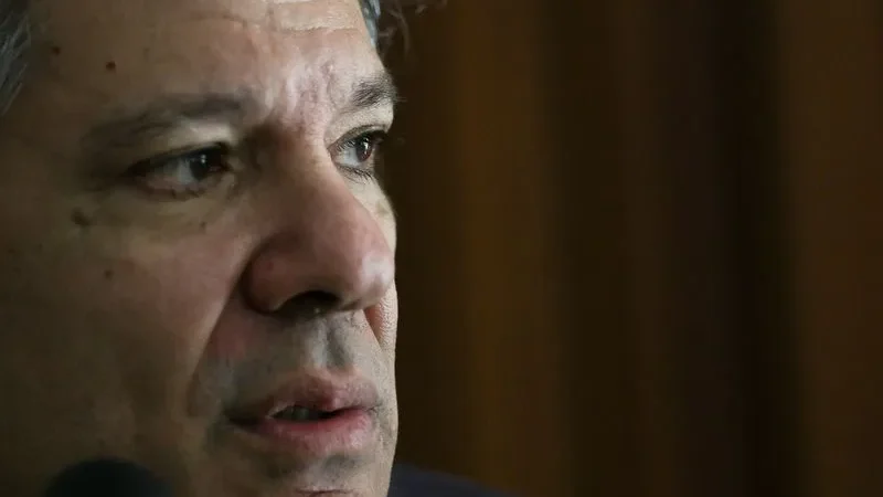 Haddad tira férias em meio ao impasse do IOF