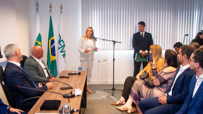 Governadora em exercício Celina Leão participa da posse da nova diretoria da Ademi-DF